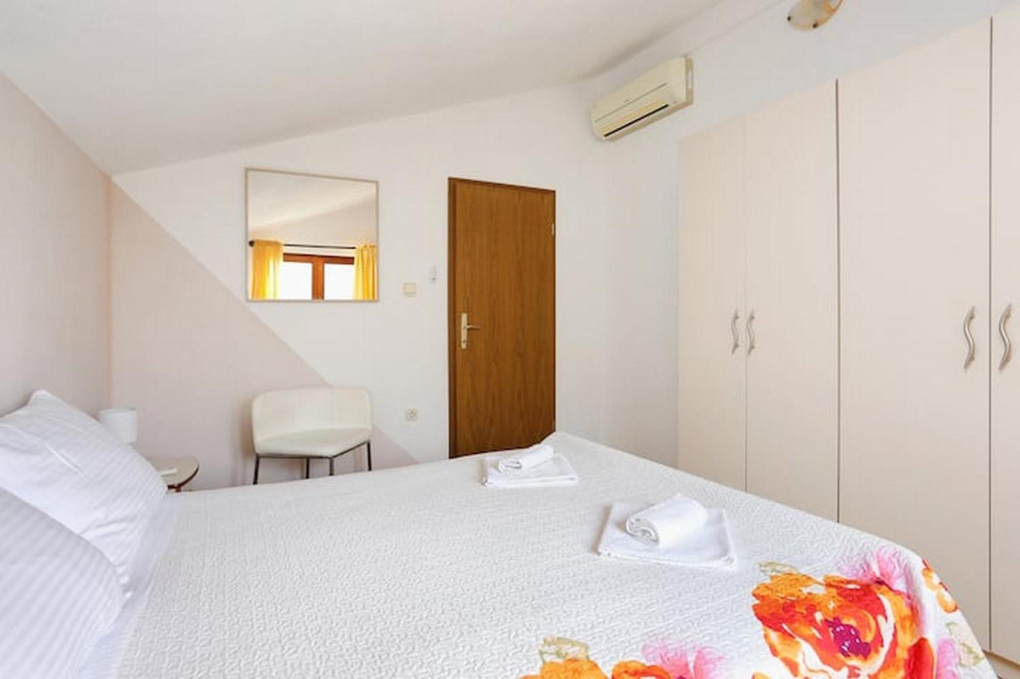 Holiday Home Mons Aureus Gornje Sitno Exterior foto