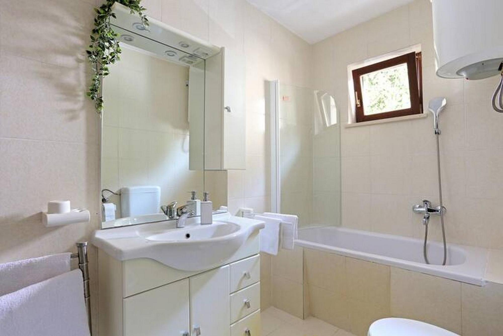 Holiday Home Mons Aureus Gornje Sitno Exterior foto